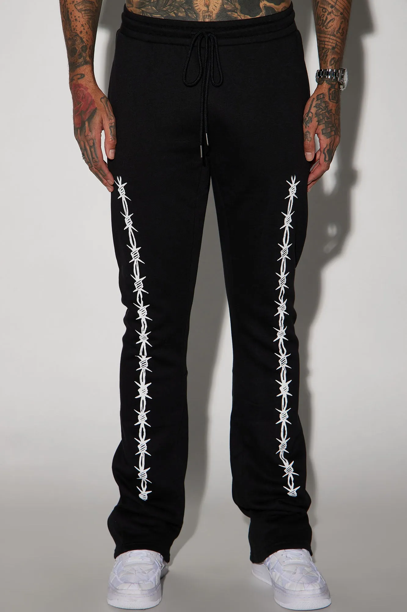 Barbwire Flared Sweatpants - Black