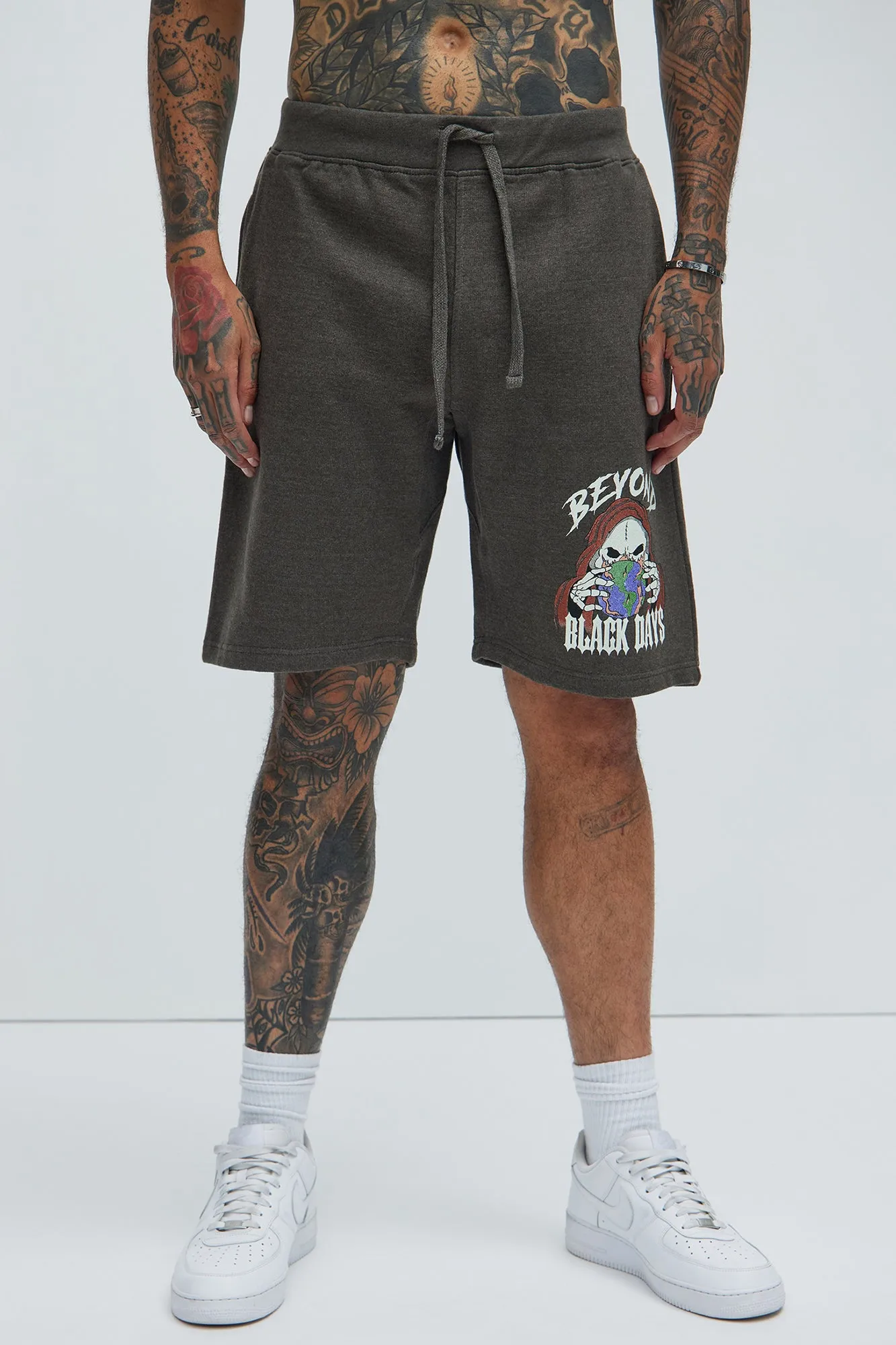 Beyond Black Days Sweatshorts - Charcoal