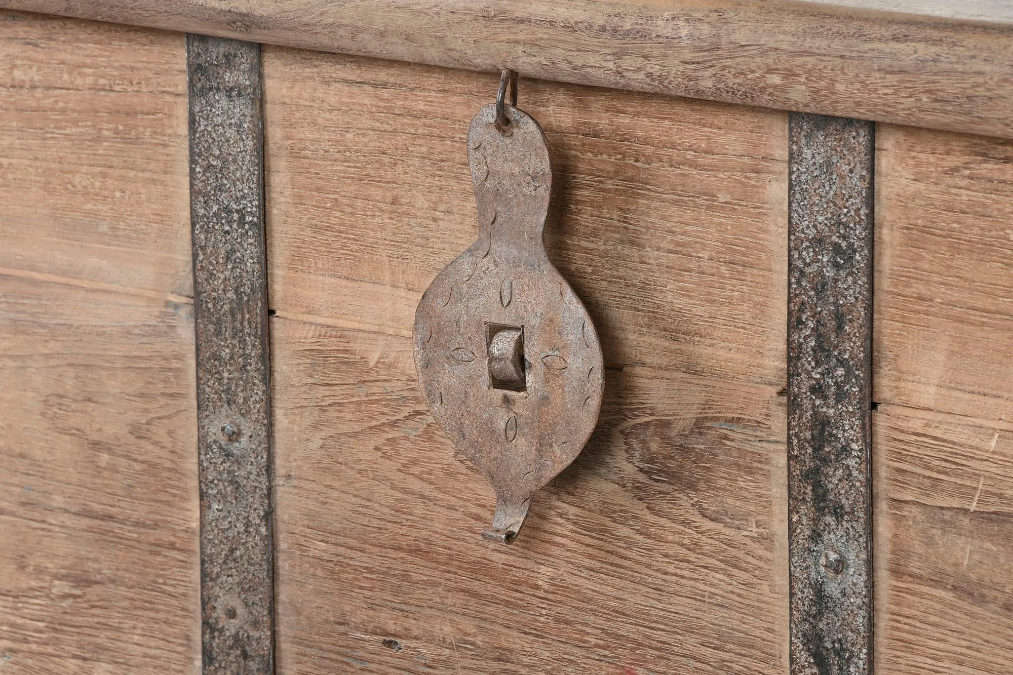 Mesa-Baúl de centro en madera de Teca.